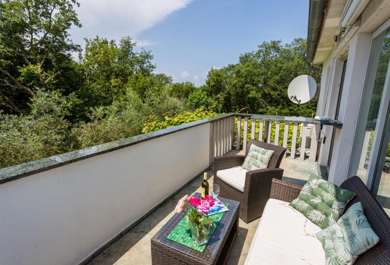 Molnar Resort Apartment Ljiljana Brzac Екстериор снимка